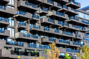 Jak zbudować skuteczną, minimalistyczną rutynę pielęgnacyjną dla każdego typu skóry — 10 niezbędnych kosmetyków, krok po kroku, jak czytać składy i porównanie najlepszych produktów dla cery suchej, tłustej, mieszanej i wrażliwej